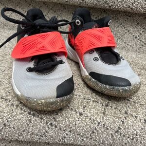 Nike Kyrie Flytrap Kids 3.5